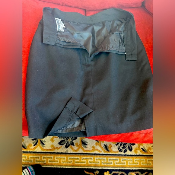 Perfect black skirt Size 9 - Picture 3 of 5